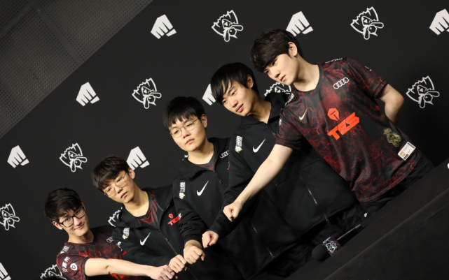 两队在控球 两队在控球