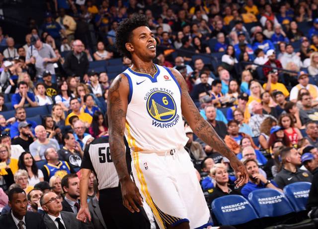 中锋背身回 中锋背身回